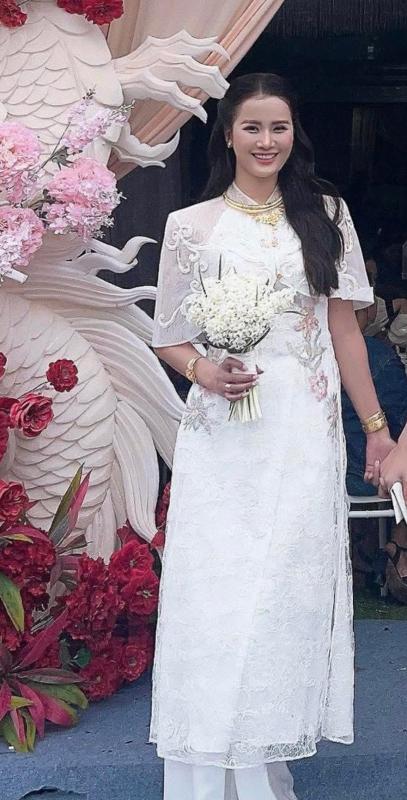 Á hậu Việt bí mật tổ chức lễ ăn hỏi, chồng doanh nhân lần đầu lộ rõ mặt- Ảnh 1.