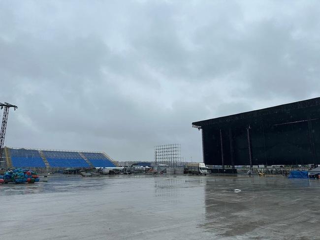 Còn 1 tuần đến concert G-Dragon ở Hà Nội: Sân khấu sắp thành hình, âm thanh ánh sáng được lắp đặt hoành tráng!- Ảnh 2.