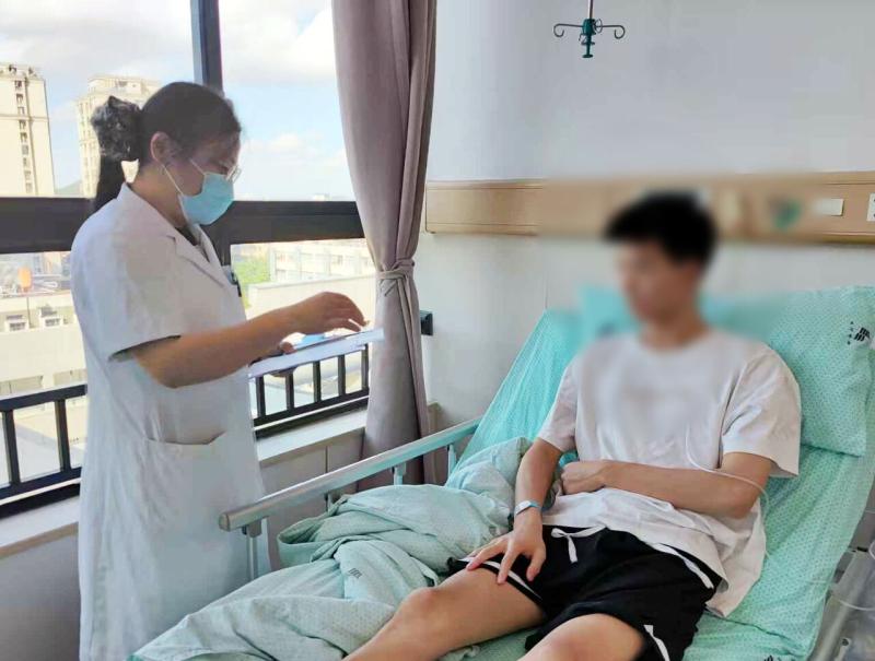 Mới 20 tuổi đã mắc suy thận: Bác sĩ kêu gọi “đừng chủ quan với điều này”- Ảnh 1.