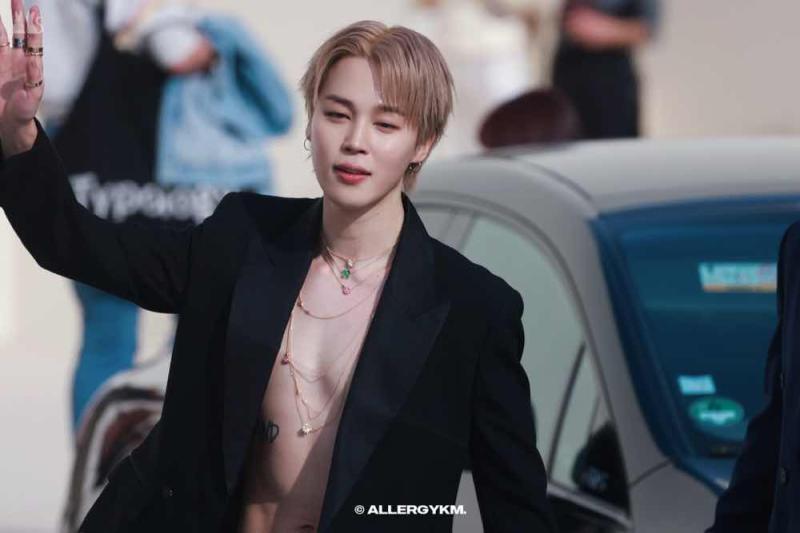 Bịt tai lại nếu không muốn nghe mỹ nam BTS này hát- Ảnh 2.