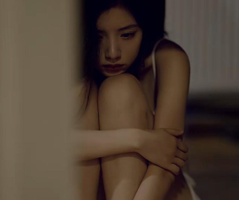 Người tim yếu, tim bị bệnh ban đêm đi ngủ thường khó tránh 5 cảm giác "kỳ lạ" này!- Ảnh 2.
