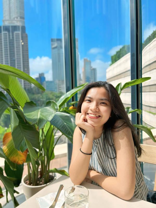 Nữ sinh TP.HCM quyết "săn" học bổng Hồng Kông vì lý do... không đỡ nổi: Trải qua 4 năm học như mơ, thành tích hiện tại càng nể!- Ảnh 1.