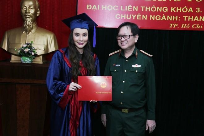 Phú bà Vbiz từng dạy học ở trường quân đội: Đối thủ một thời của Mỹ Tâm, nhan sắc tuổi 45 là đây sao- Ảnh 2.