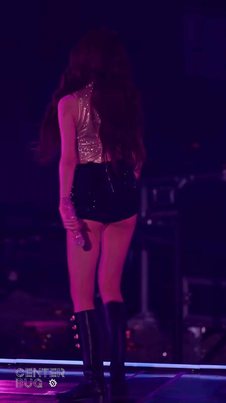 Sống đủ lâu để thấy công chúa Kpop hở vòng 3- Ảnh 1.