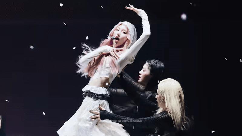 Nữ thần Kpop có mái tóc được ví như “cơ thể sống”, chung nhóm thì tàng hình nhưng đứng 1 mình chấp luôn Jang Wonyoung- Ảnh 1.