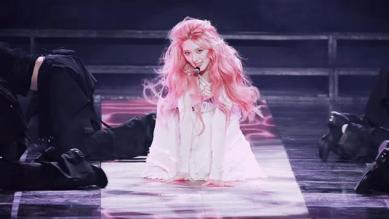 Nữ thần Kpop có mái tóc được ví như “cơ thể sống”, chung nhóm thì tàng hình nhưng đứng 1 mình chấp luôn Jang Wonyoung- Ảnh 3.