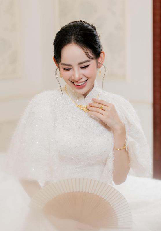 Lễ đón dâu của Hương Liên: Cô dâu đeo sính lễ 200 triệu khoe visual nức nở, 1 chi tiết bí ẩn gây bàn tán- Ảnh 5.