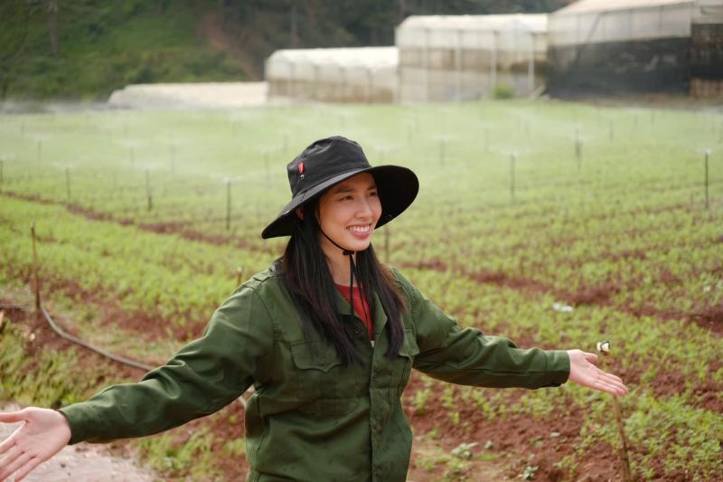 Người đứng sau 