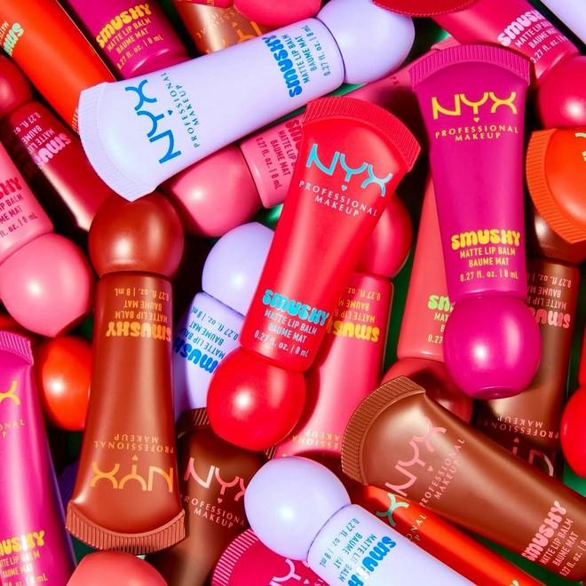 Son 250k của NYX gây sốt: Son vừa lì vừa dưỡng, ít nhăn môi, xinh từ bảng màu tới vỏ- Ảnh 1.