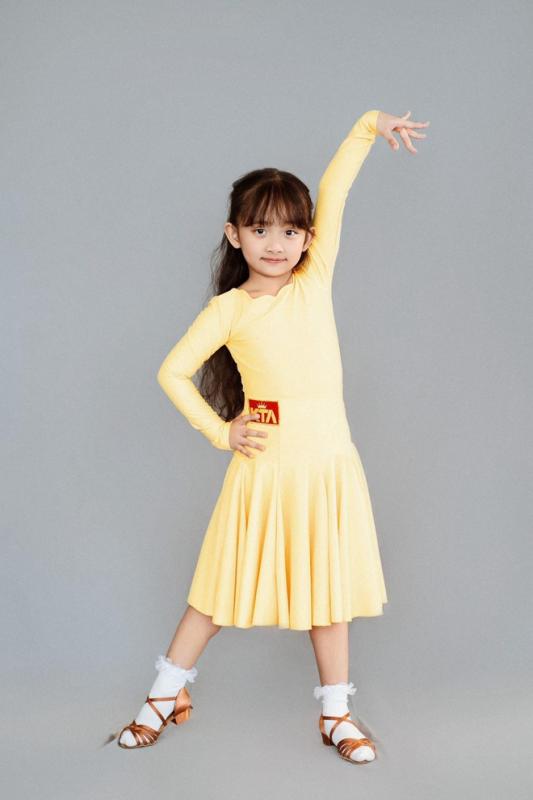 "Mợ chảnh" nhà Khánh Thi - Phan Hiển đời thường xinh yêu như công chúa, lên sàn nhảy lại khí chất đúng "con nhà nòi"- Ảnh 8.