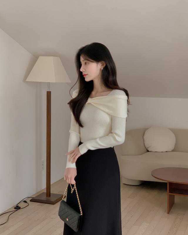 Lý do cần có áo len sáng màu trong tủ đồ: Phối đơn giản cũng trẻ ra vài tuổi, độ sang xịn miễn bàn- Ảnh 1.