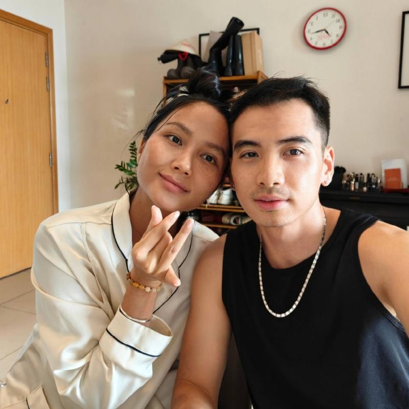 Cứ mỗi lần pha trò, vợ chồng Hoa hậu H'Hen Niê lại phải xin lỗi- Ảnh 12.