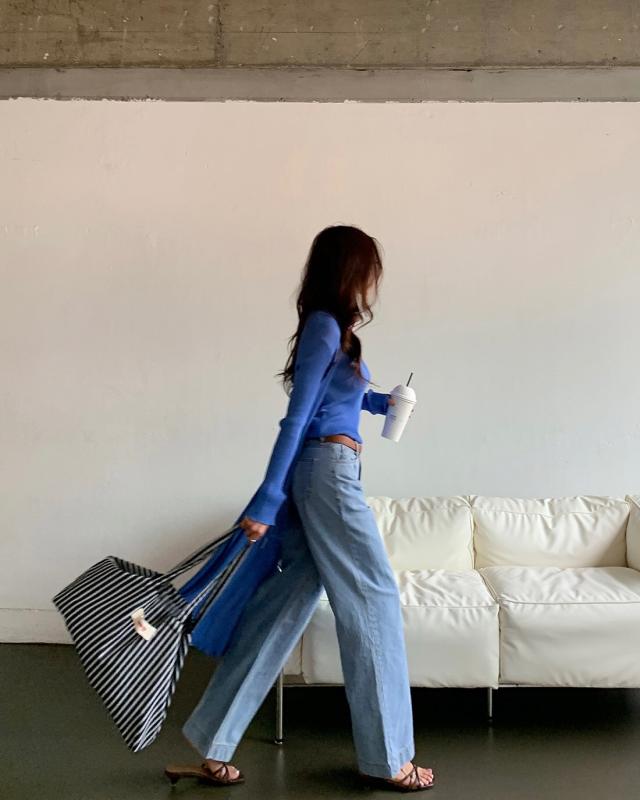 Lý do cần có áo len sáng màu trong tủ đồ: Phối đơn giản cũng trẻ ra vài tuổi, độ sang xịn miễn bàn- Ảnh 6.