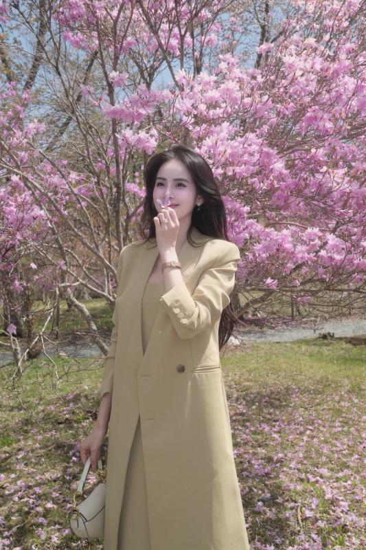 Thế nào là đỉnh cao phối đồ: Dâu hào môn Hương Liên diện toàn item màu trung tính mà bộ nào cũng sang tuyệt đối- Ảnh 2.