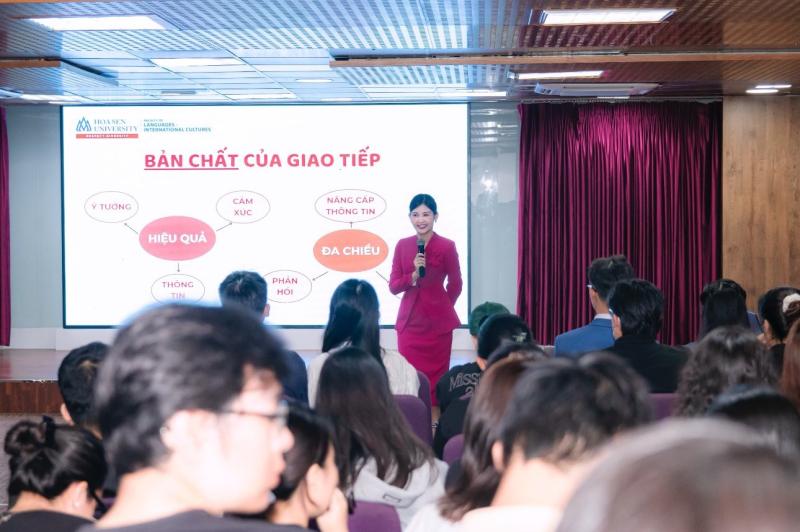 Khi hoa hậu làm giảng viên, tiết học sẽ như thế nào?- Ảnh 5.