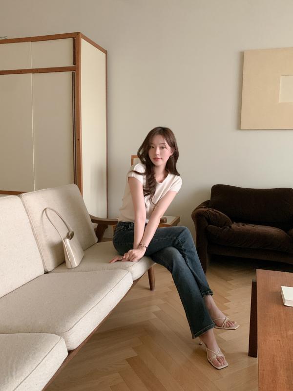 Giày đi với quần jeans: Phải chọn đúng 5 kiểu này thì mới sành điệu từng centimet- Ảnh 9.