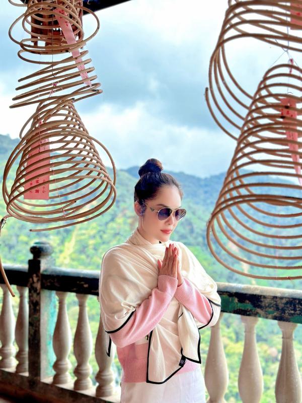 Loạt sao Việt vào chia buồn cùng Dương Cẩm Lynh- Ảnh 2.