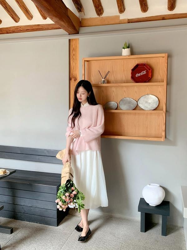 Lý do cần có áo len sáng màu trong tủ đồ: Phối đơn giản cũng trẻ ra vài tuổi, độ sang xịn miễn bàn- Ảnh 4.