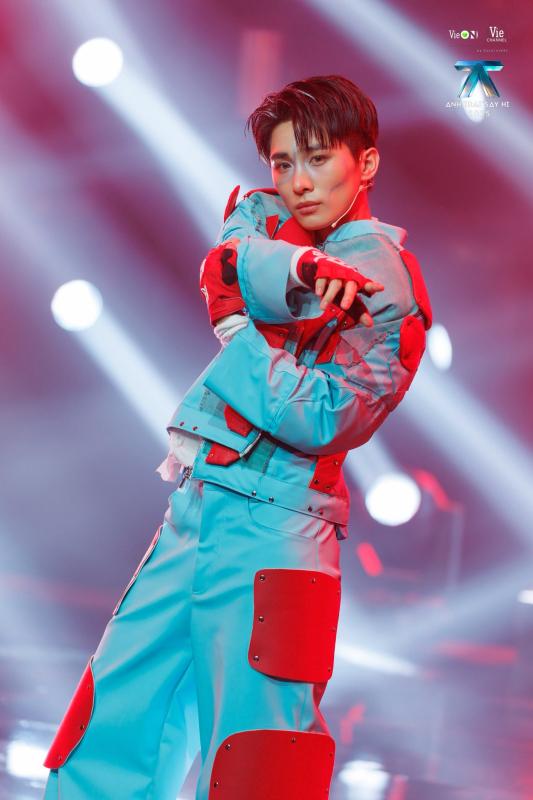 Hiện tượng chương trình thực tế đắt show nhất hiện tại: Nhan sắc như bạch nguyệt quang, chưa debut lịch trình ngang ngửa sao hạng A- Ảnh 5.