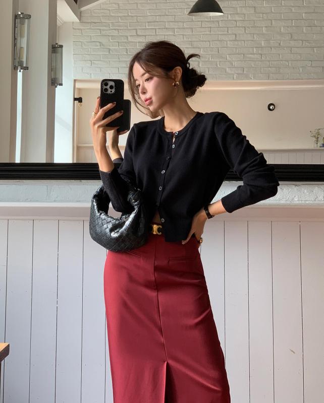 4 cách mặc áo len mỏng chuẩn sang xịn mịn cho những ngày đông không quá lạnh- Ảnh 1.
