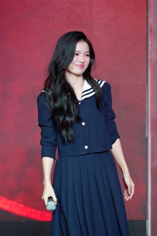 Vbiz bỗng xuất hiện Kim Yoo Jung, khoảnh khắc đại minh tinh hút gần 1 triệu lượt xem- Ảnh 14.