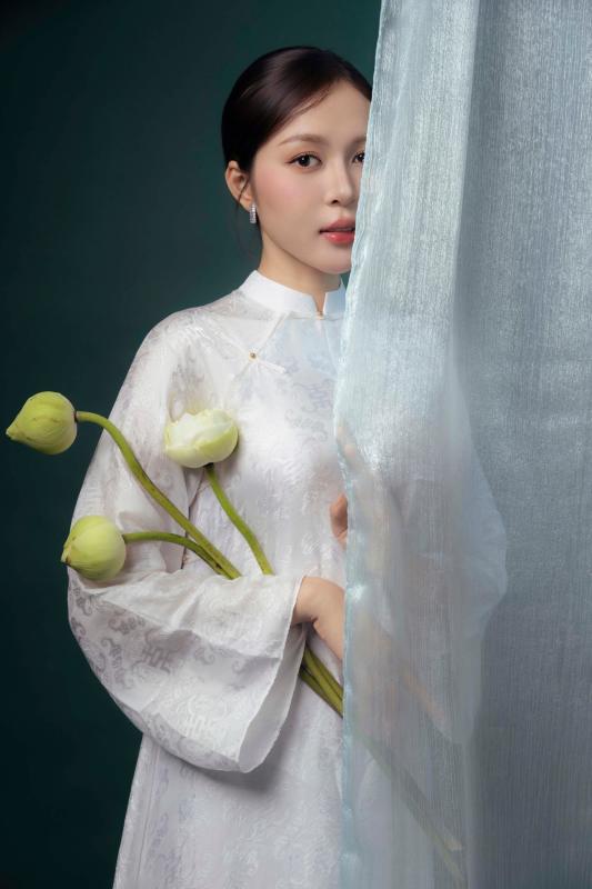 Lê Hoàng Phương lộ diện hậu "ồn ào" tình cảm với tình cũ Thiều Bảo Trâm, 1 nàng hậu khóc khi nhắc đến bà Phạm Kim Dung- Ảnh 9.