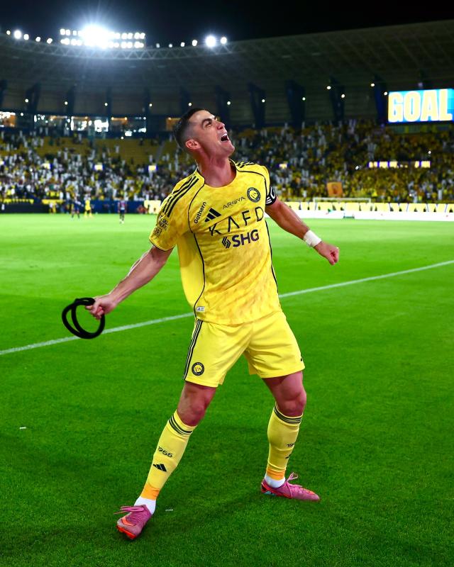 Ronaldo 40 tuổi vẫn ghi bàn ầm ầm, phát biểu 1 câu gây sốc- Ảnh 2.