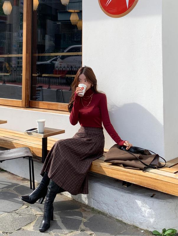 Mùa đông này màu đỏ vẫn rất hot: Gợi ý 10 cách phối đồ cực kỳ sang trọng, giúp bạn nổi bật giữa đám đông- Ảnh 10.
