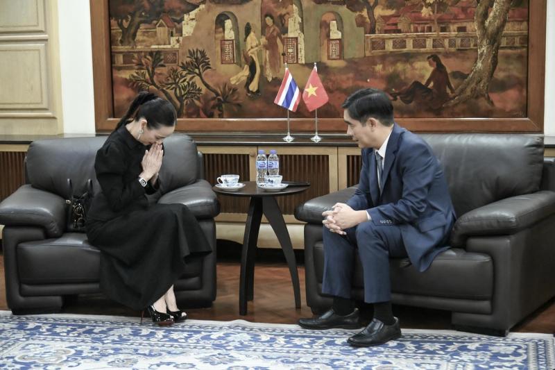Chủ tịch Madam Pang trực tiếp gặp Đại sứ Việt Nam tại Thái Lan xin lỗi sự cố nhầm quốc kỳ- Ảnh 1.