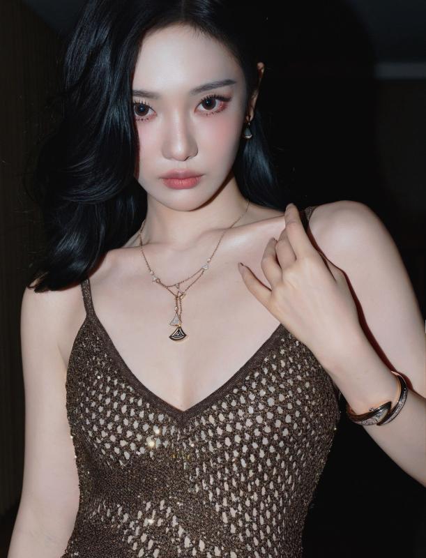 Nữ ca sĩ bị gần 90.000 người đệ đơn cấm diễn- Ảnh 1.