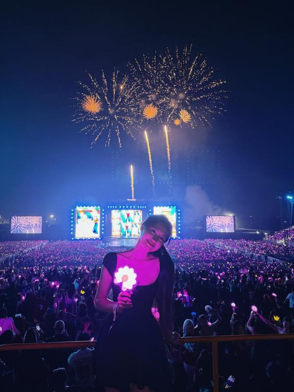Các anh chồng có đồng cảm với Văn Hậu-Đức Chinh: Đu concert G-Dragon là phụ, phục vụ vợ đẹp 