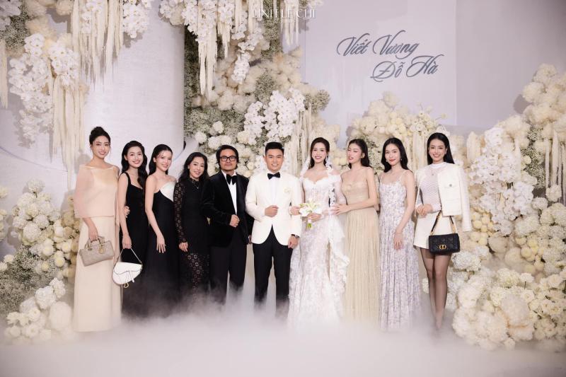 Đám cưới Hoa hậu Đỗ Hà - Viết Vương tại Hà Nội: Cô dâu khóc nức nở, dàn nàng hậu "quậy" tưng bừng!- Ảnh 23.