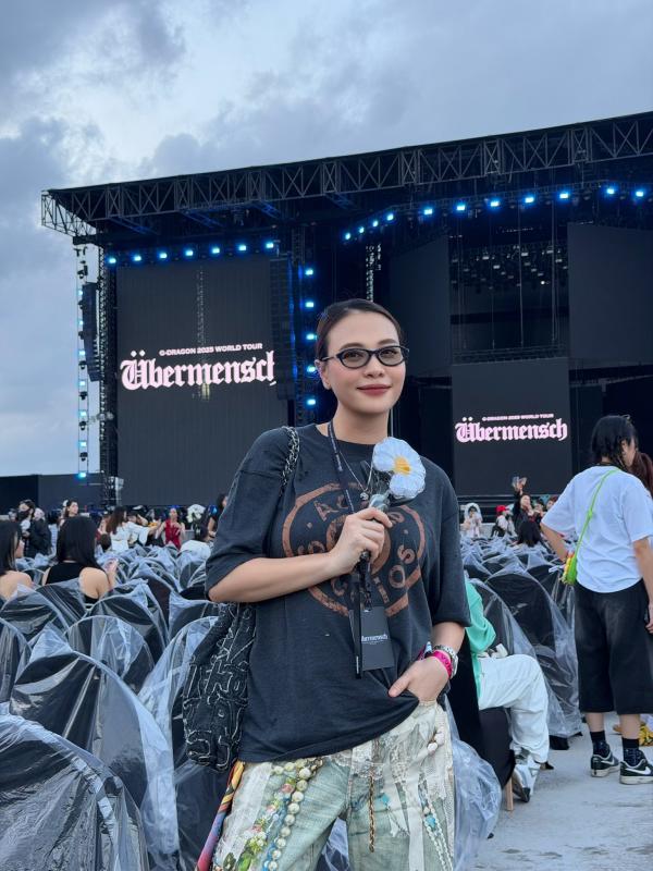 Dàn sao Việt rần rần check in concert G-DRAGON tại Hà Nội: Diệu Nhi quá sung, nữ diễn viên 49 tuổi lần đầu "đu idol"- Ảnh 6.