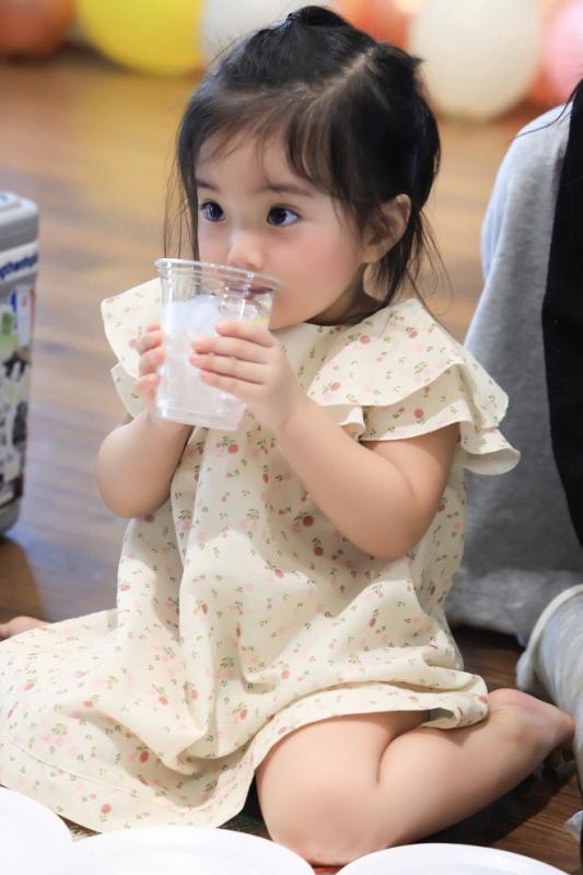Ngắm Lisa nhà Khánh Thi - Phan Hiển cả ngày không chán, visual xinh yêu như búp bê, ai cũng muốn cưng chiều- Ảnh 3.