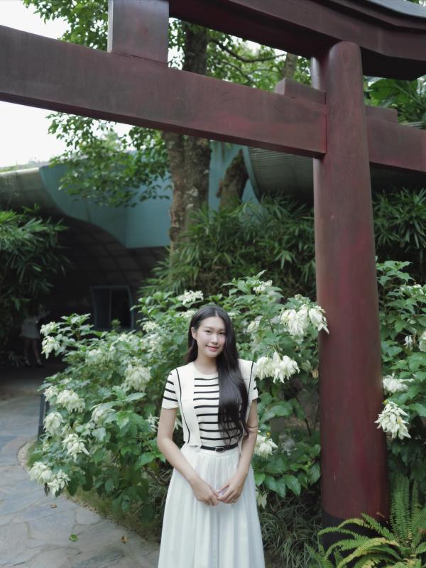 Tiểu thư Doãn Hải My khiến dân mạng ngẩn ngơ vì nhan sắc nàng thơ, Văn Hậu số hưởng thật!- Ảnh 1.