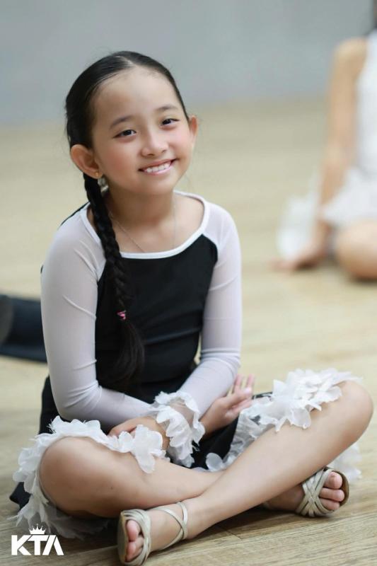 Ngắm Lisa nhà Khánh Thi - Phan Hiển cả ngày không chán, visual xinh yêu như búp bê, ai cũng muốn cưng chiều- Ảnh 6.