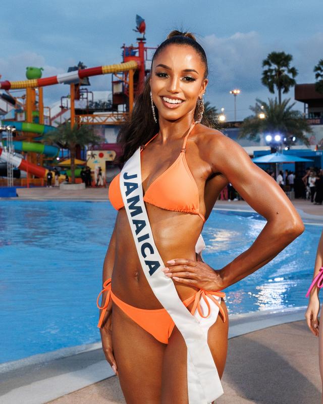 Sự cố nghiêm trọng tại Miss Universe: 1 thí sinh ngã sấp mặt, phải rời sân khấu bằng băng ca cấp cứu- Ảnh 5.