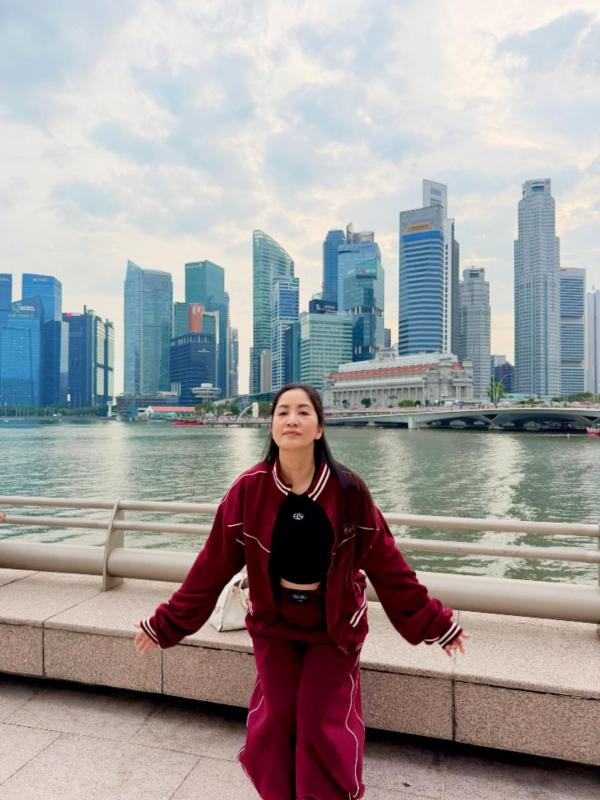 Không nhận ra Khánh Thi khi ở Singapore chữa bệnh- Ảnh 1.