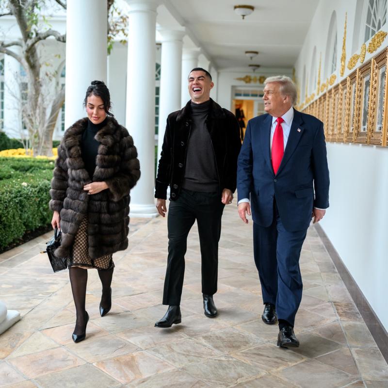 Ronaldo cùng vợ sắp cưới cực tình tứ khi tới Nhà trắng dự tiệc cùng Tổng thống Donald Trump- Ảnh 2.