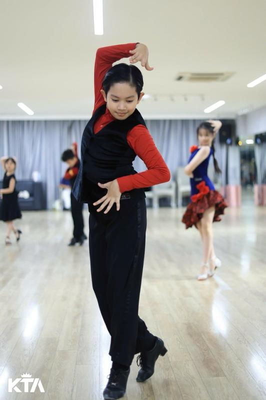 Ngắm Lisa nhà Khánh Thi - Phan Hiển cả ngày không chán, visual xinh yêu như búp bê, ai cũng muốn cưng chiều- Ảnh 5.