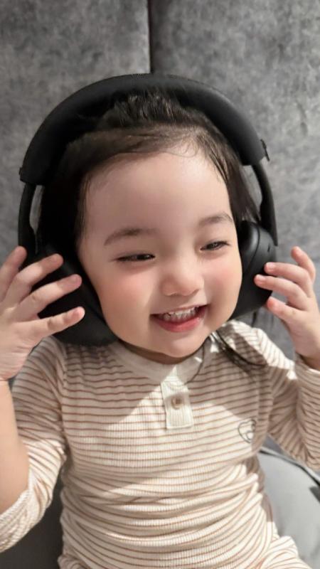 Không thể rời mắt khỏi Lisa nhà Khánh Thi - Phan Hiển, loạt ảnh đời thường gây sốt vì đáng yêu như hoạt hình- Ảnh 3.