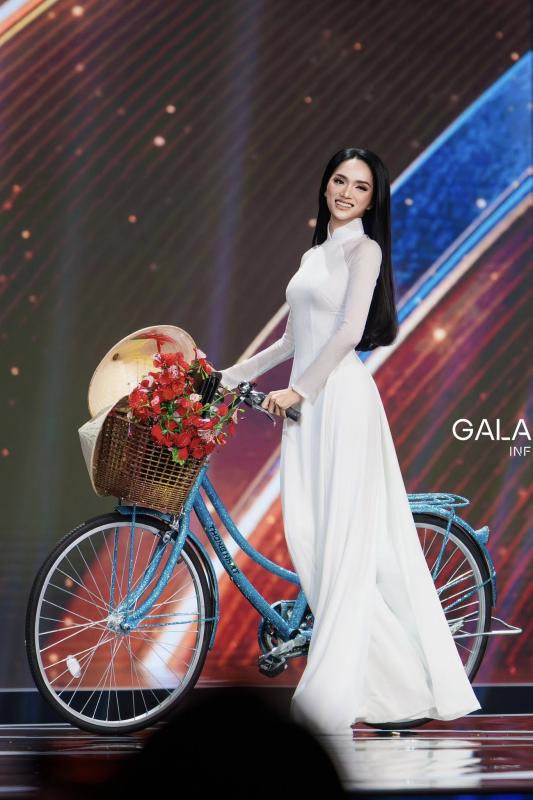 Hương Giang: Tôi sợ những ánh nhìn, những lời chê bai- Ảnh 5.