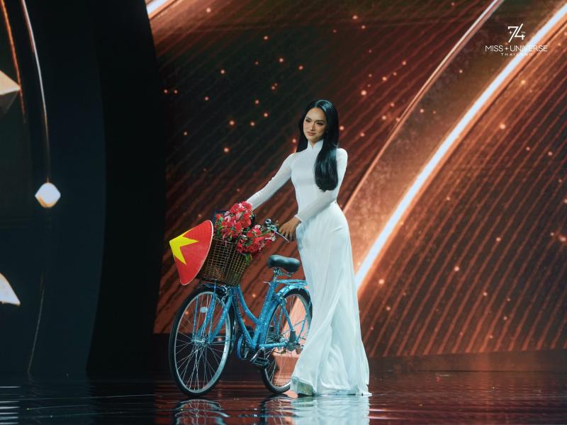 Bán kết Miss Universe: Hương Giang trình diễn cực bốc lửa, 1 thí sinh mặc kín mít thi bikini- Ảnh 4.