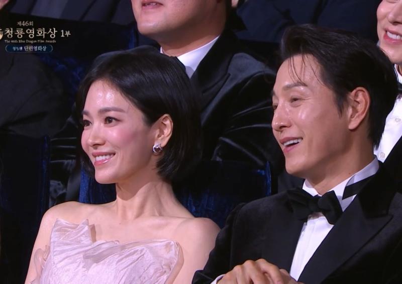 Chùm ảnh nhoè nhoẹt thấy rõ mặt thật của Song Hye Kyo- Ảnh 1.