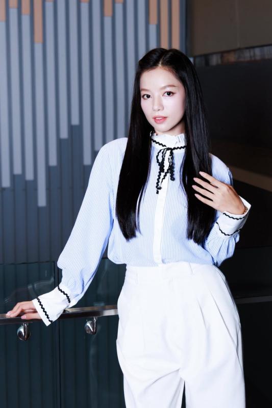 Vbiz bỗng xuất hiện Kim Yoo Jung, khoảnh khắc đại minh tinh hút gần 1 triệu lượt xem- Ảnh 15.