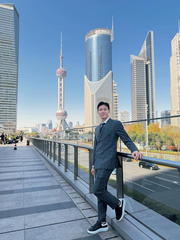 Đội trưởng tuyển Việt Nam đưa Hoa khôi ĐH Vinh đi du lịch mà ngỡ đóng phim ngôn tình, khung hình nào cũng 