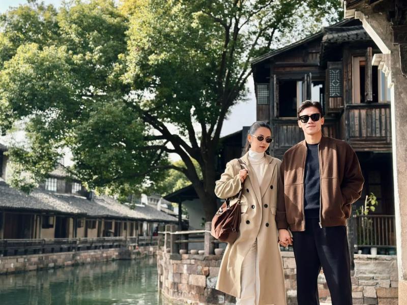 Đội trưởng tuyển Việt Nam đưa Hoa khôi ĐH Vinh đi du lịch mà ngỡ đóng phim ngôn tình, khung hình nào cũng 
