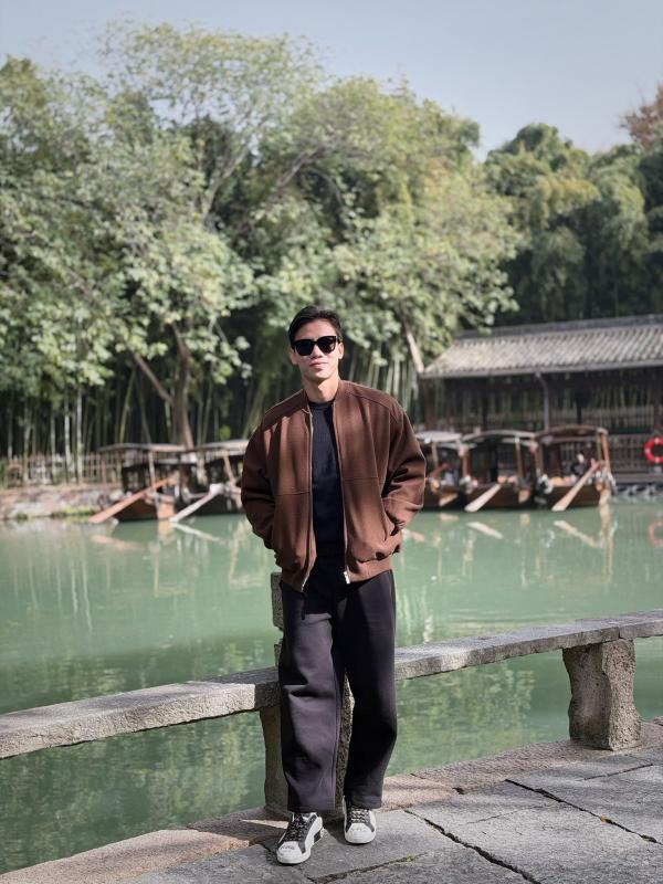 Đội trưởng tuyển Việt Nam đưa Hoa khôi ĐH Vinh đi du lịch mà ngỡ đóng phim ngôn tình, khung hình nào cũng 