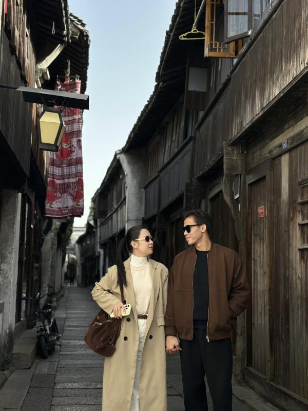 Đội trưởng tuyển Việt Nam đưa Hoa khôi ĐH Vinh đi du lịch mà ngỡ đóng phim ngôn tình, khung hình nào cũng 