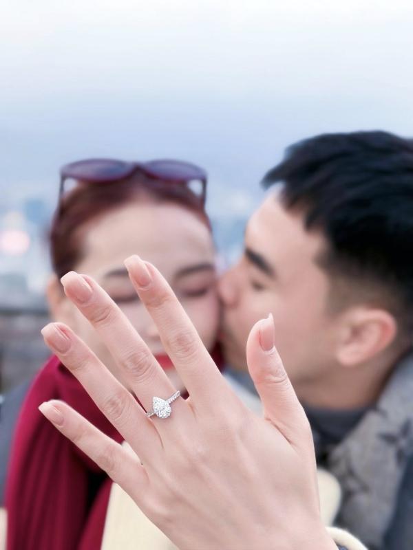 Hot: Tuyển thủ ĐT Việt Nam cầu hôn MC Mù Tạt- Ảnh 3.
